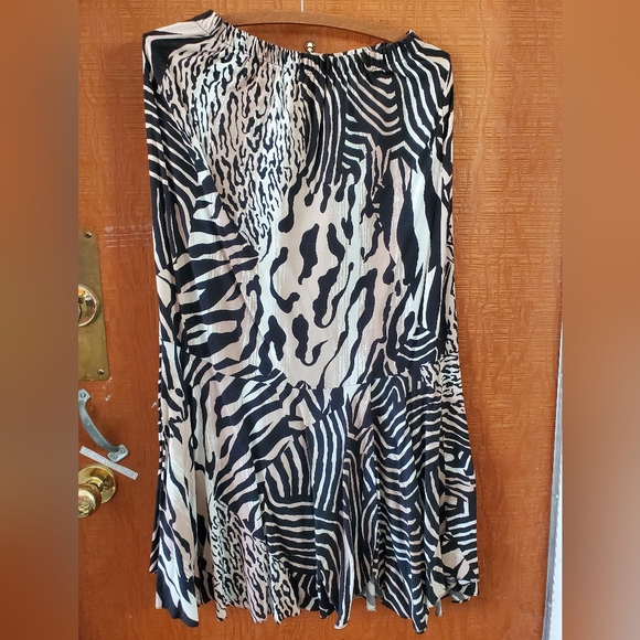 Animal print suit (blazer and skirt) - Picture 2 of 3